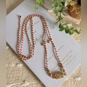 Pull string necklace